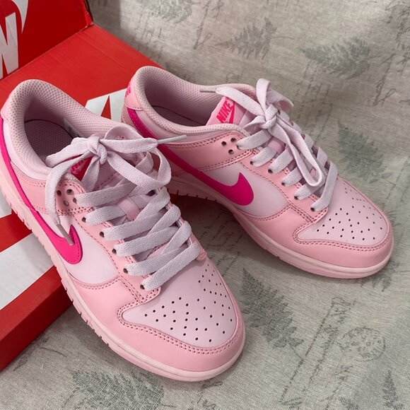 Nike Dunk Low Triple Pink - Picture 5 of 8